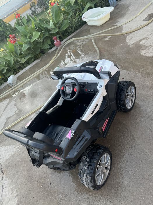 Детская машинка внедорожник