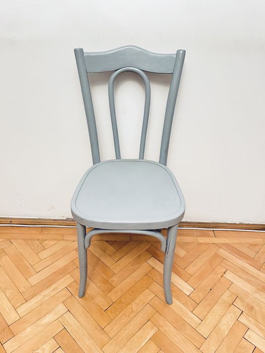Scaun tip Thonet din lemn natural reconditionat vopsit gri