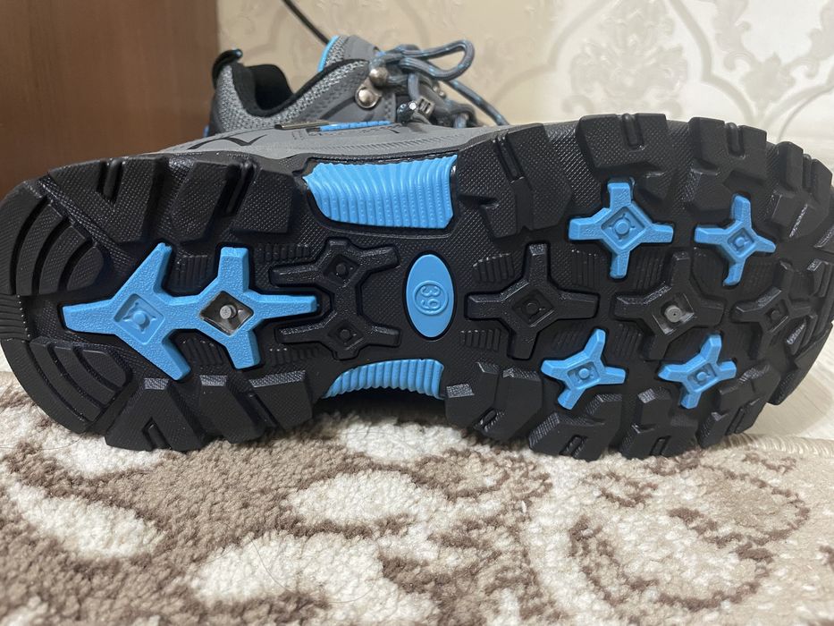 Продам зимней сезонный обувь