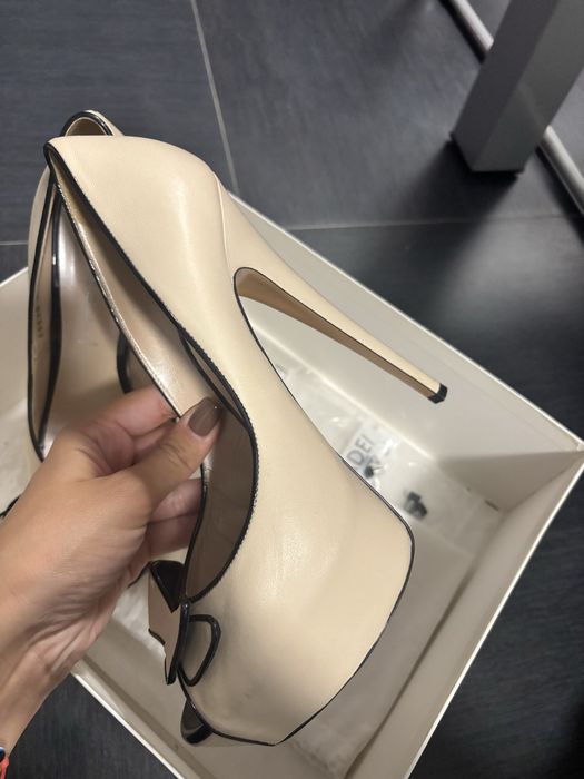 Обувки Casadei.