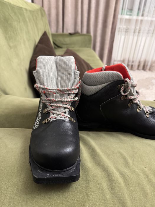Лыжные ботинки в хорошем состянии