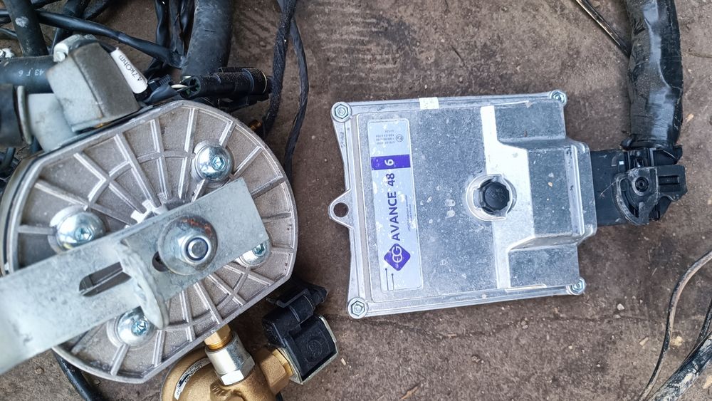 Газов инжекцион за 6 цилиндров двигател