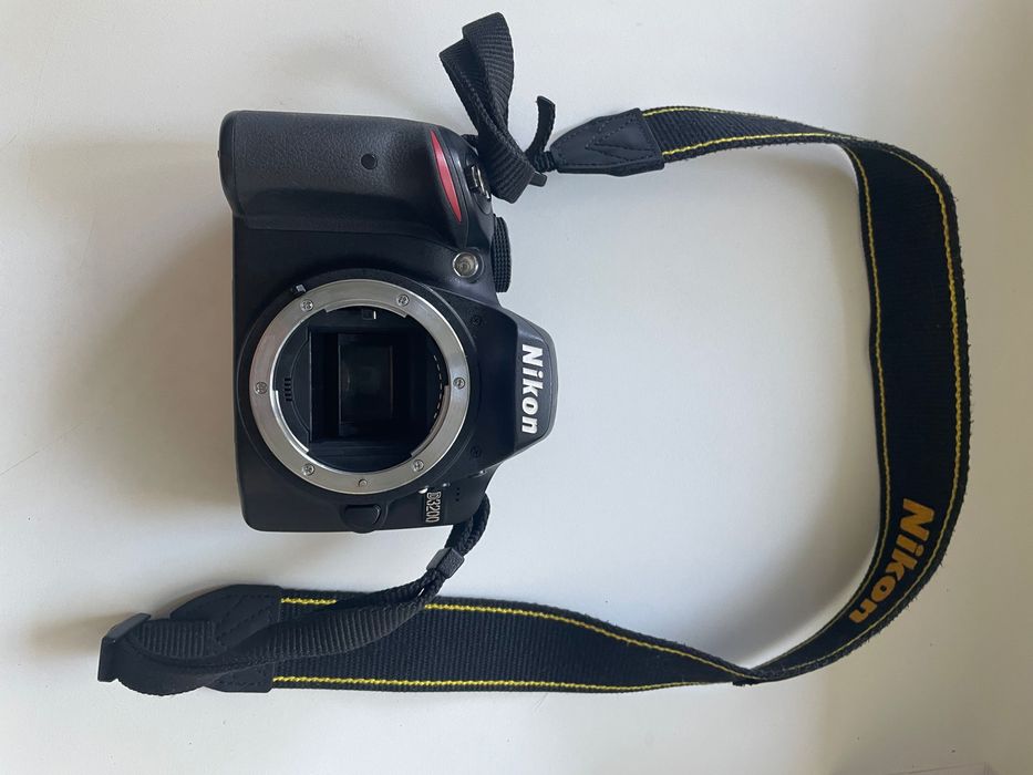 DSLR Nikor D3200 + obiectiv 18-55 mm + Nikkor 50 mm + rucsac Fancier