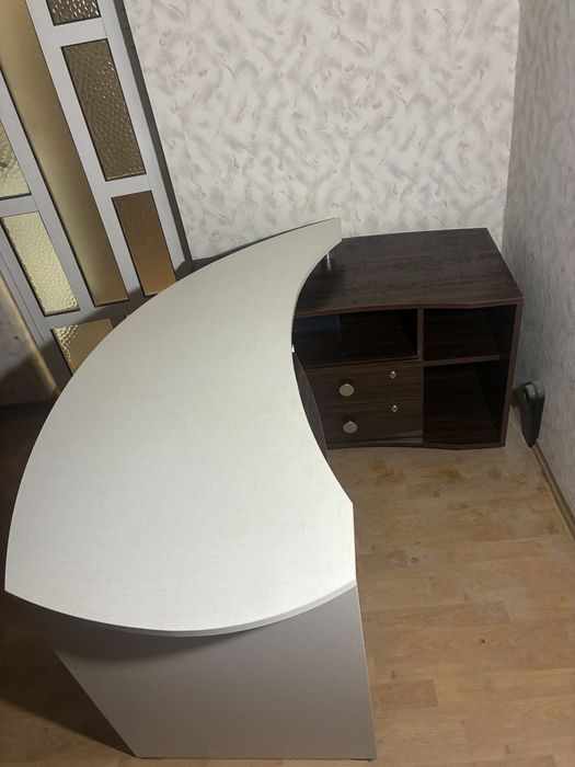 Офис Ъглово Бюро с Каса и Шкафчета