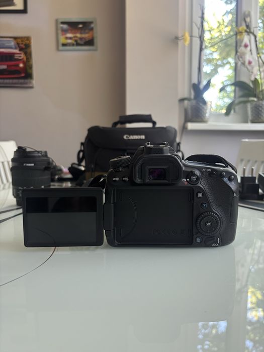 Canon EOS 80D + EFS 18-55mm обектив