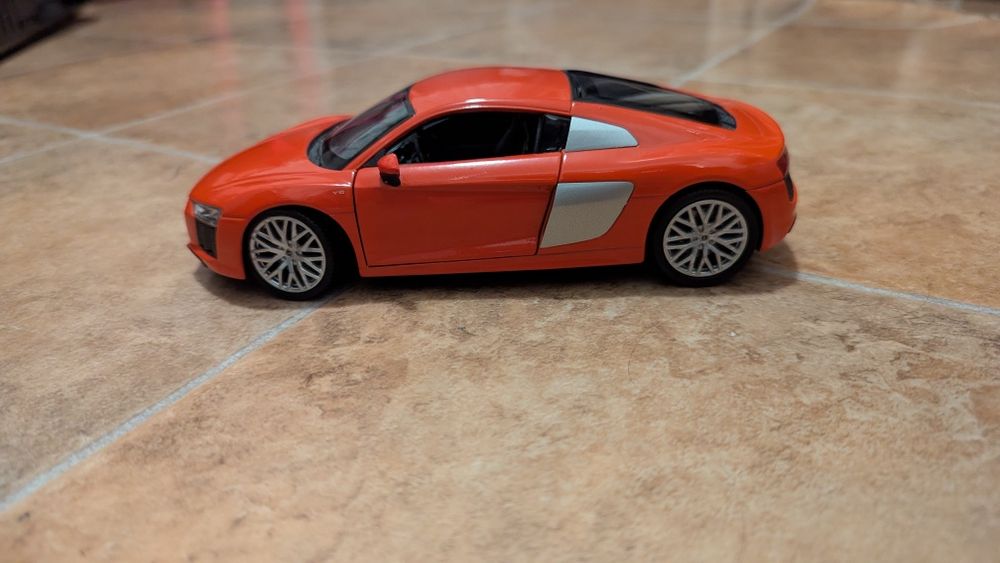 Macheta Audi R8 V10 1:24