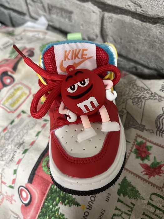 Продам новые ботиночки детские