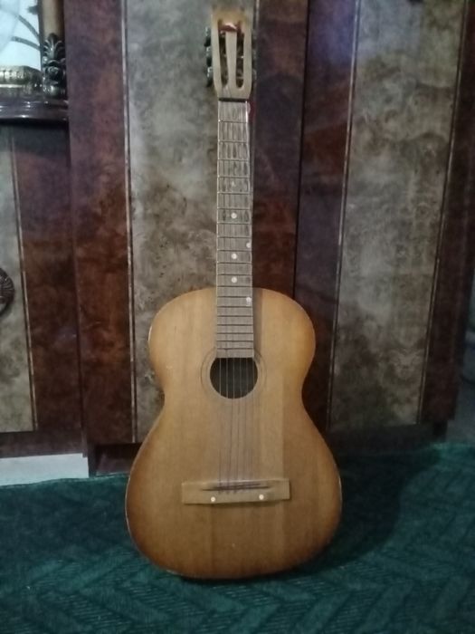 Гитара сатылады.Сыңғырлап тур