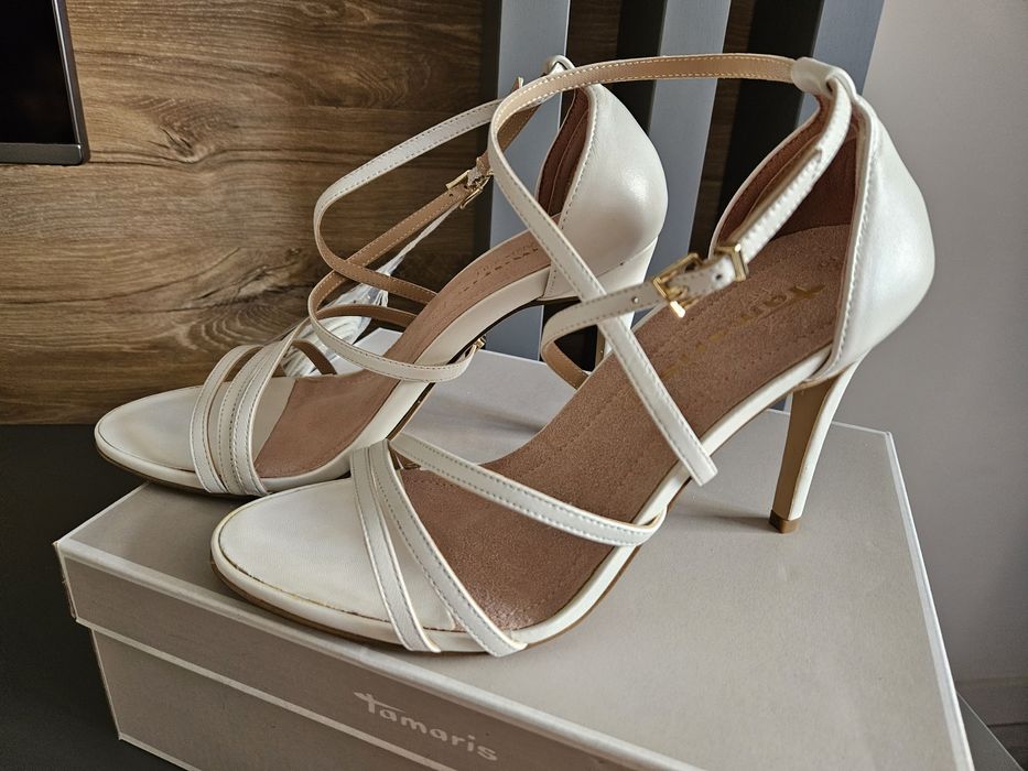 Sandale albe Tamaris