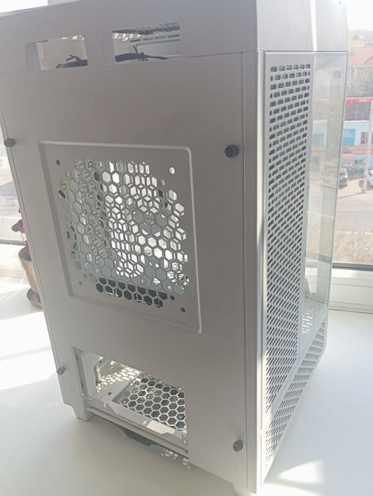 Thermaltake tower 100 ITX