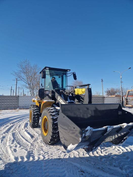 Услуги погрузчика LWKZ330.