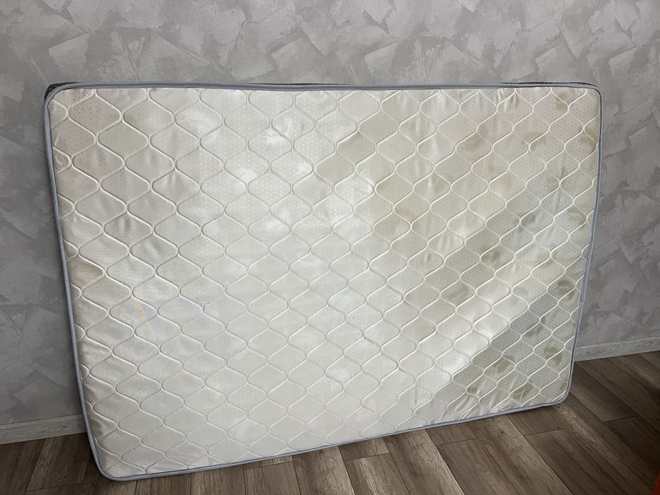 Отдам матрас 140x200 см