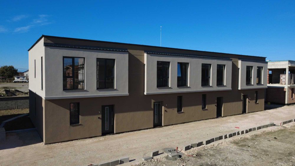 Къщи в  нов комплекс в с. Маноле