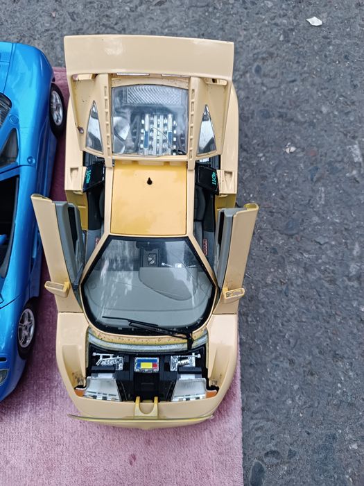 Коллекционные машинки 1/18