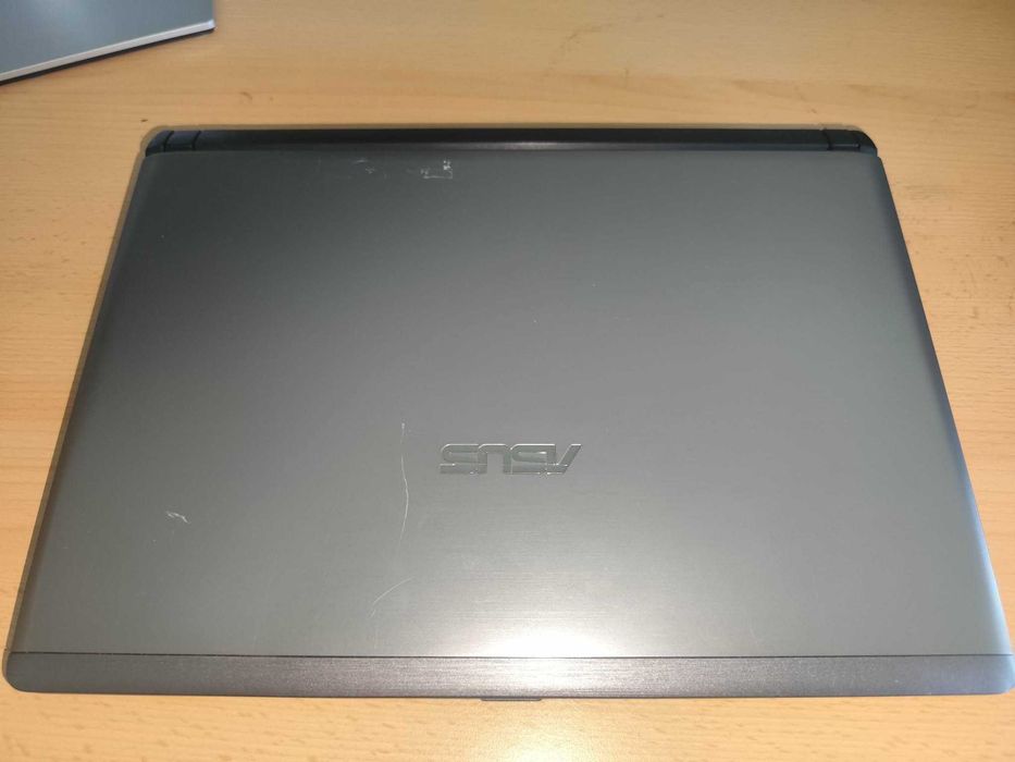 Asus U32, carcasa din metal, Amd E450, 4Gb, 500Gb Hdd, garantie!