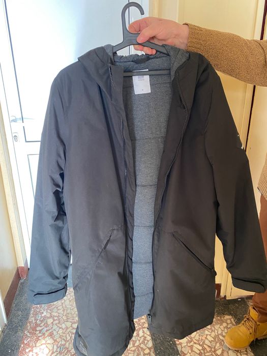 Мъжко непромокаемо зимно яке. На zara