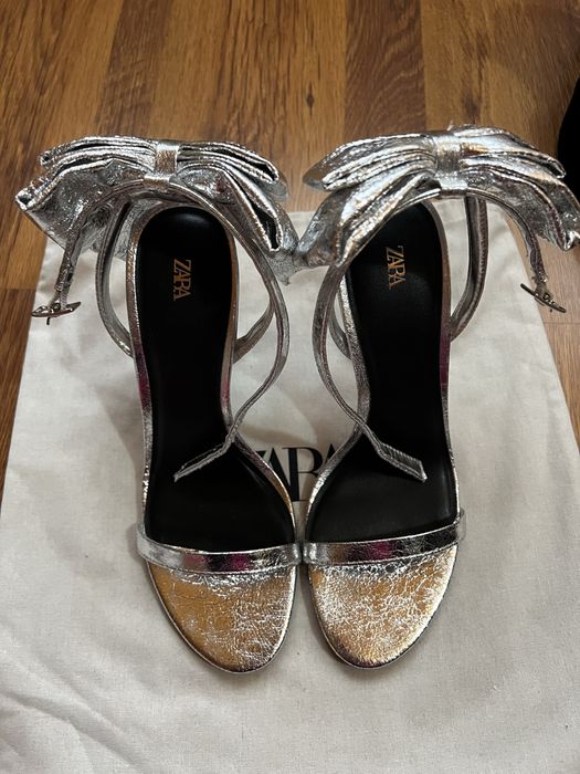 Високи обувки Zara