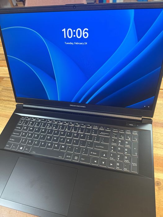 Laptop DreamMachines 12th Gen G1650-17XX16