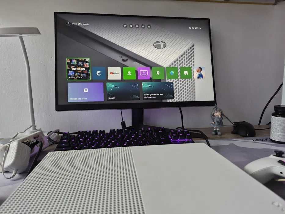 Xbox One S 1Tb + controller