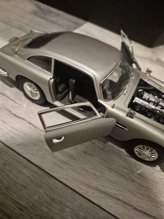 Aston Martin Lagonda 2004 JoyRide