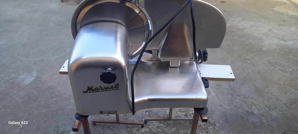 Affettatrice salame etc.elettrica 220v/380v 220/380v