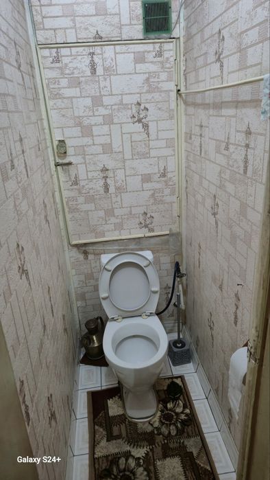 Продам квартиру На Сергели-4 3/4/5 Чистенькая не торец(68 000& старт)