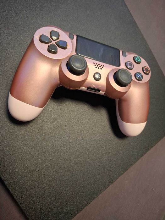 Продавам Ps 4 slim 1T