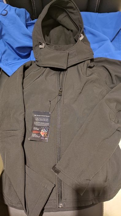 jacheta copii softshell noua cu eticheta S sau 142/152 pret 55E