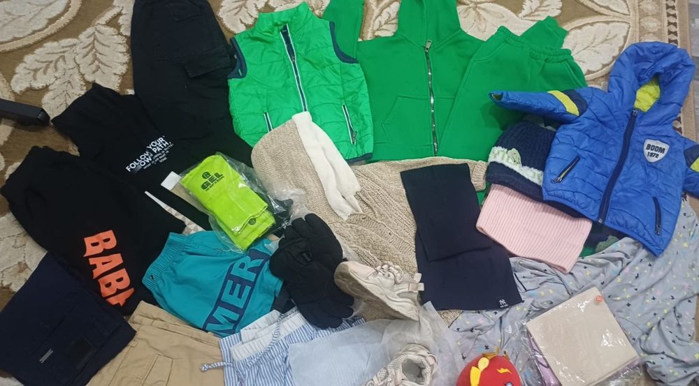 Вещи детские 2 коробки 5 тыс! В подарок игрушки и ходунки