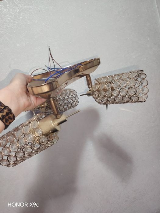 Продам небольшую люстру