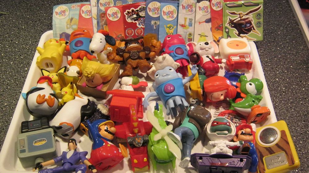 Mc.Donald's.Lot,peste 50 jucarii Happy Meal,plus bonus cadou.