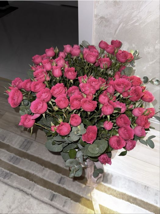 Корзина с кустовыми розами