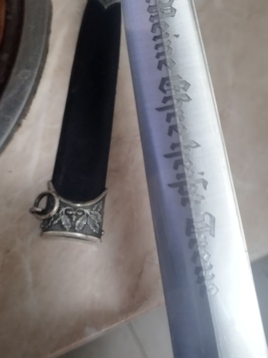 Pumnale 2 bucăți 1500 lei ambele