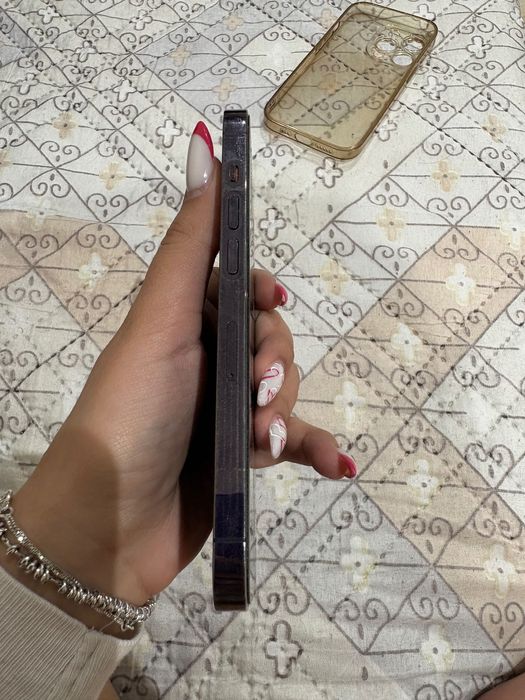 Продавам iPhone 14 Pro