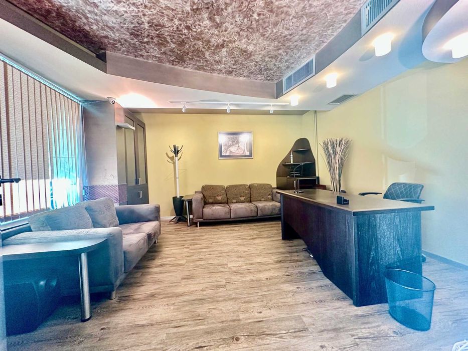 Дава се под наем Офис в София, Лозенец - 82 кв.м за 1200 € - Снимка #2