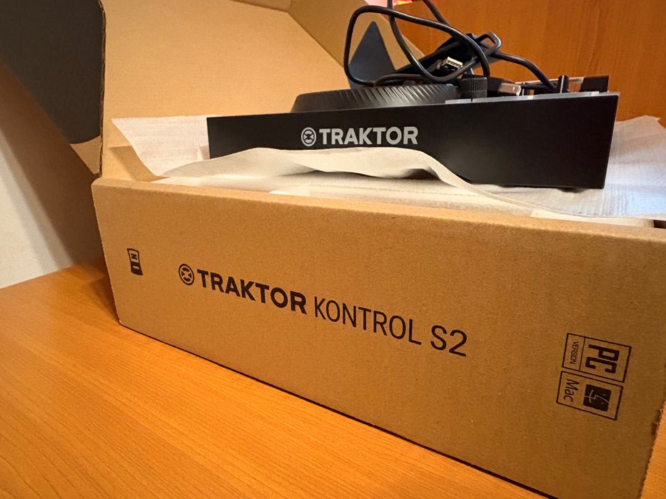 Consola Dj Traktor Kontrol S2 MK3 - CA NOUA