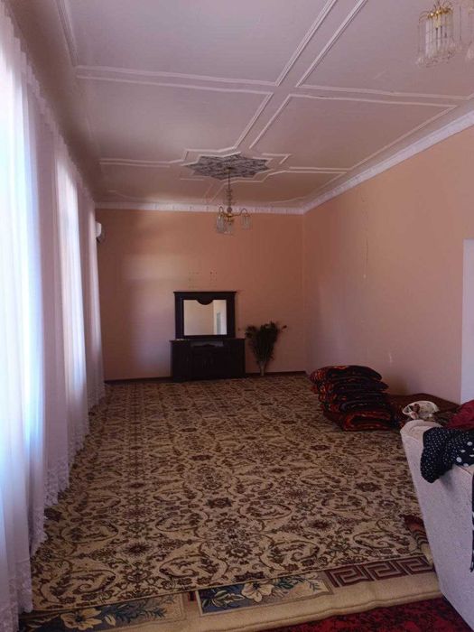 Hovli sotiladi Karmana Lola magazinni yonida