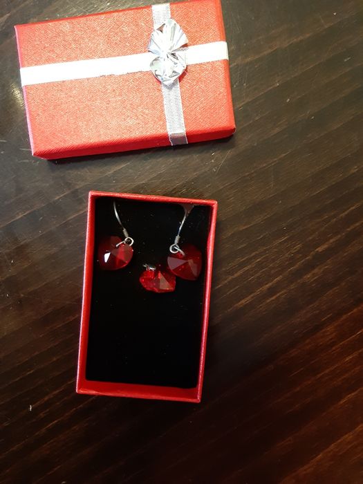 Обеци и висулка!