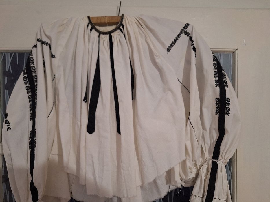 Închiriez costum popular zona Sibiu...autentic