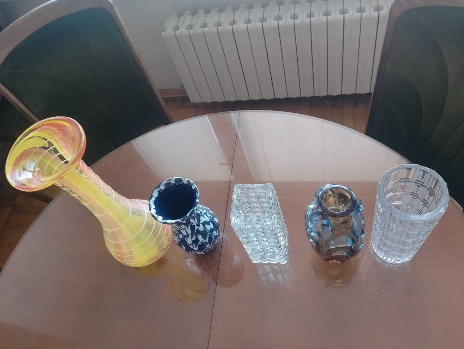 Четири различни вази (кафяво-синята не е налична)