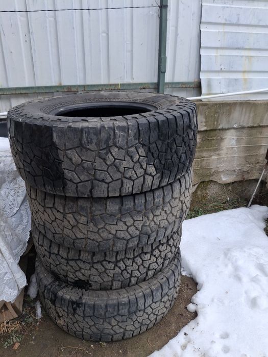 Продам комплект шин A/T