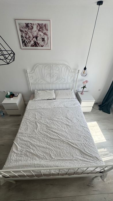 Pat cu cadru metalic. Lungime 205 Lațime 145