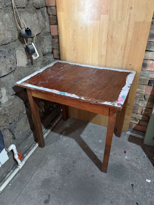 Кухонный стол...