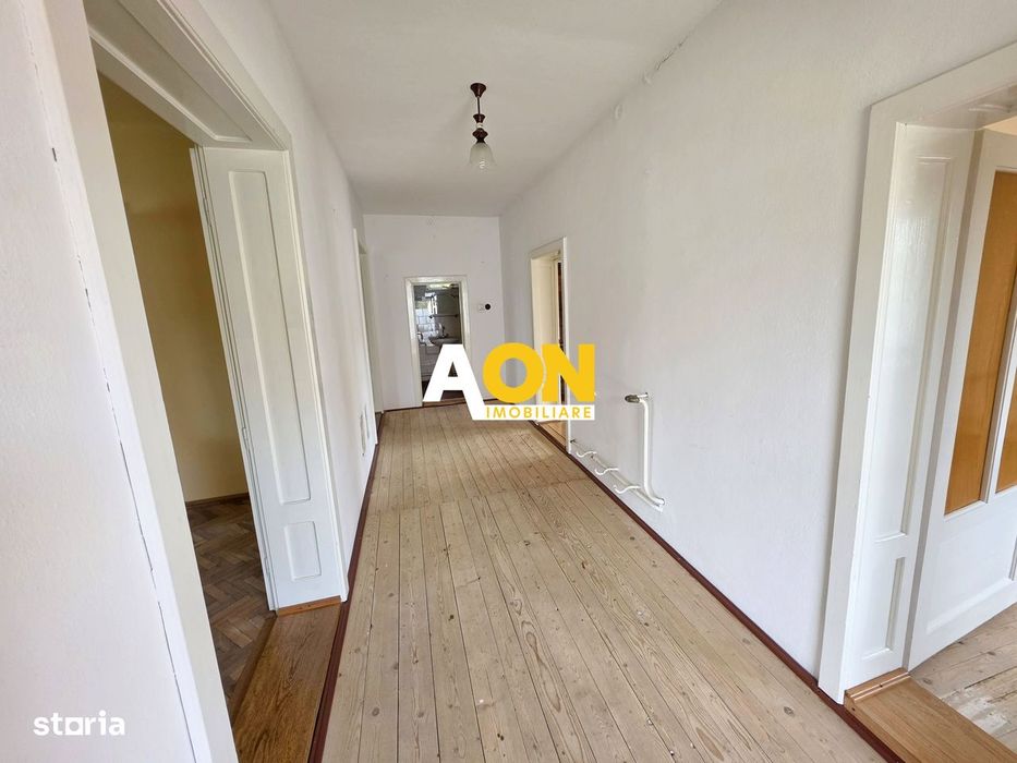 Casa 4 camere, 2 garaje, 652 mp teren, zona exclusivista, Cetate