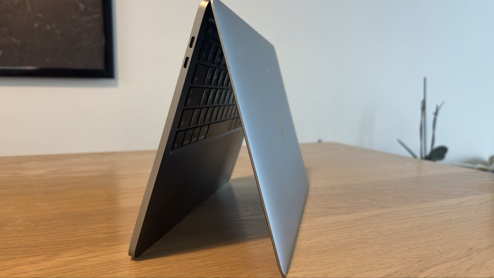 MacBook Pro 13” (2020, Intel)