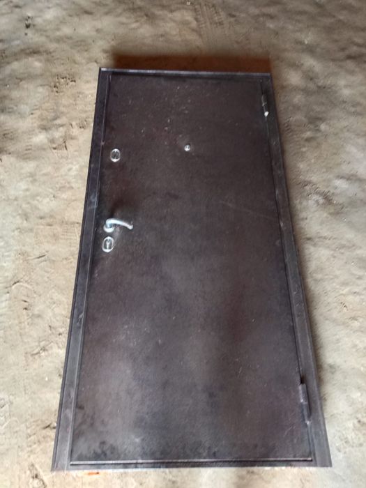 Темір сыртқы есік