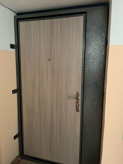 Двери металлические.