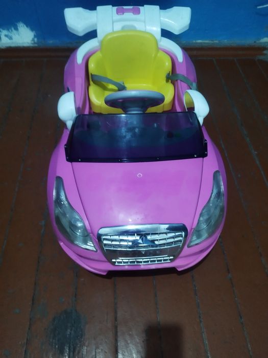 Продаю детскую машинку б/у.