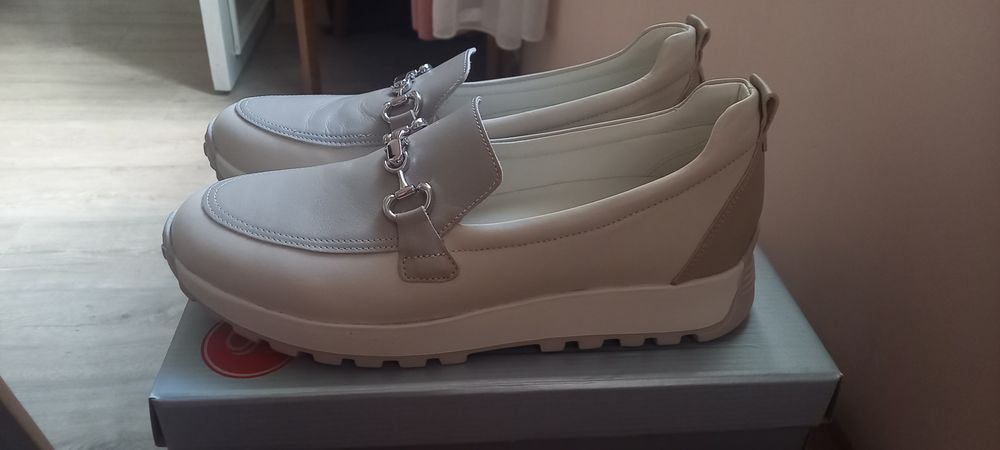 Нови дамски обувки