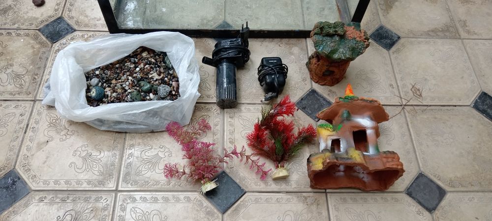 Akavarium sotiladi 50 litrli temir ramkali